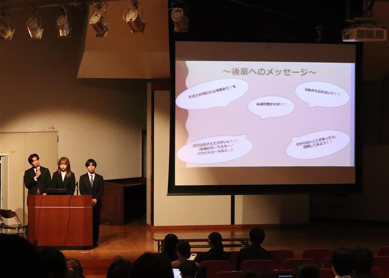 ソーシャルワーク実習報告会にて登壇する学生