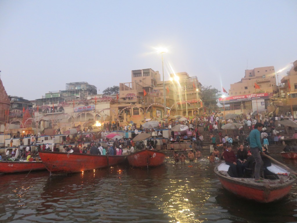 ガンジス川の沐浴風景