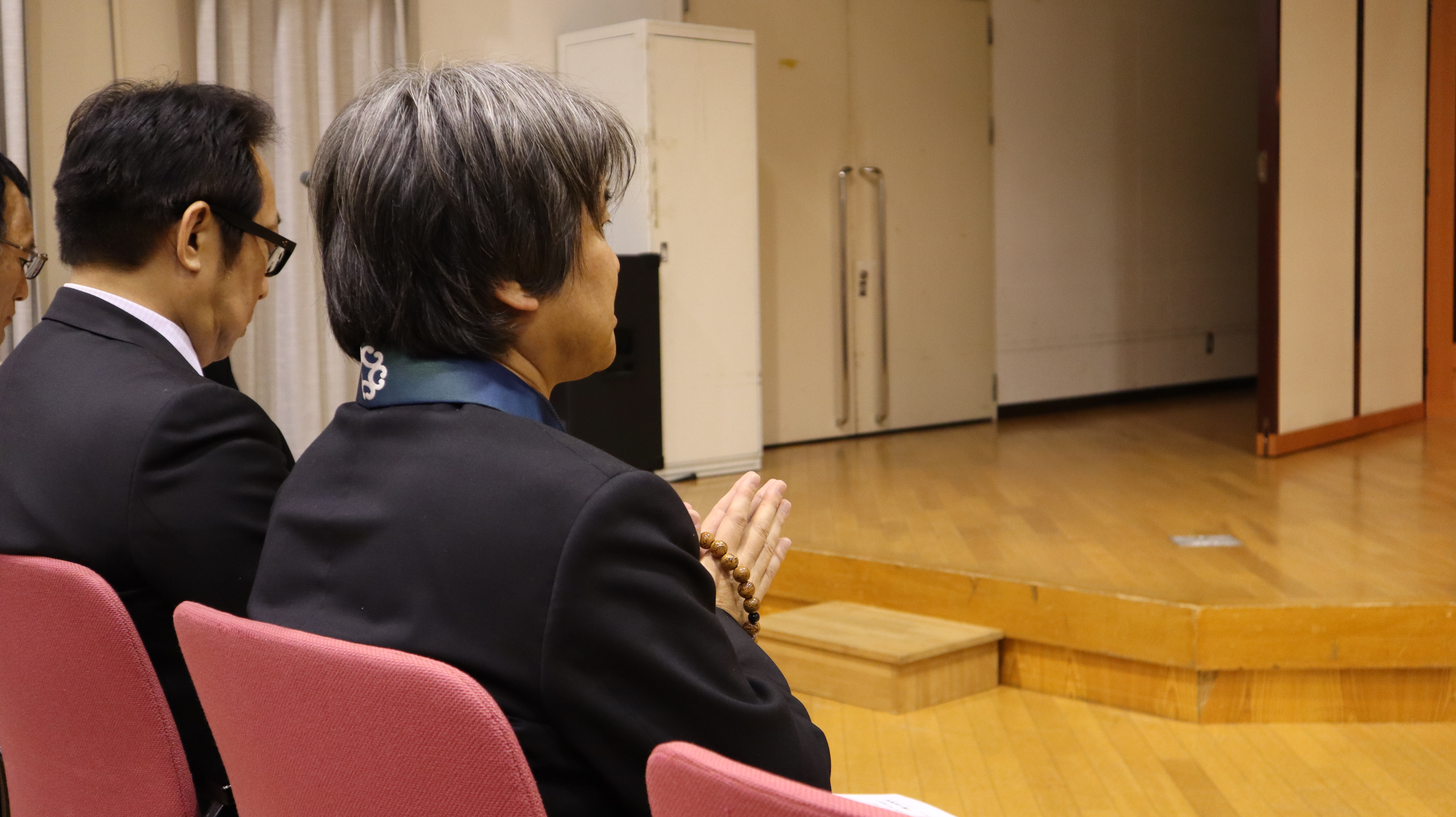 福田学長の後ろ姿