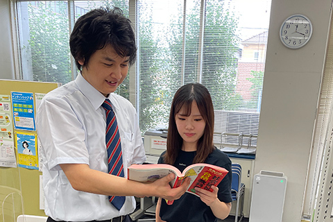 キャリア支援課を利用する学生のイメージ画像