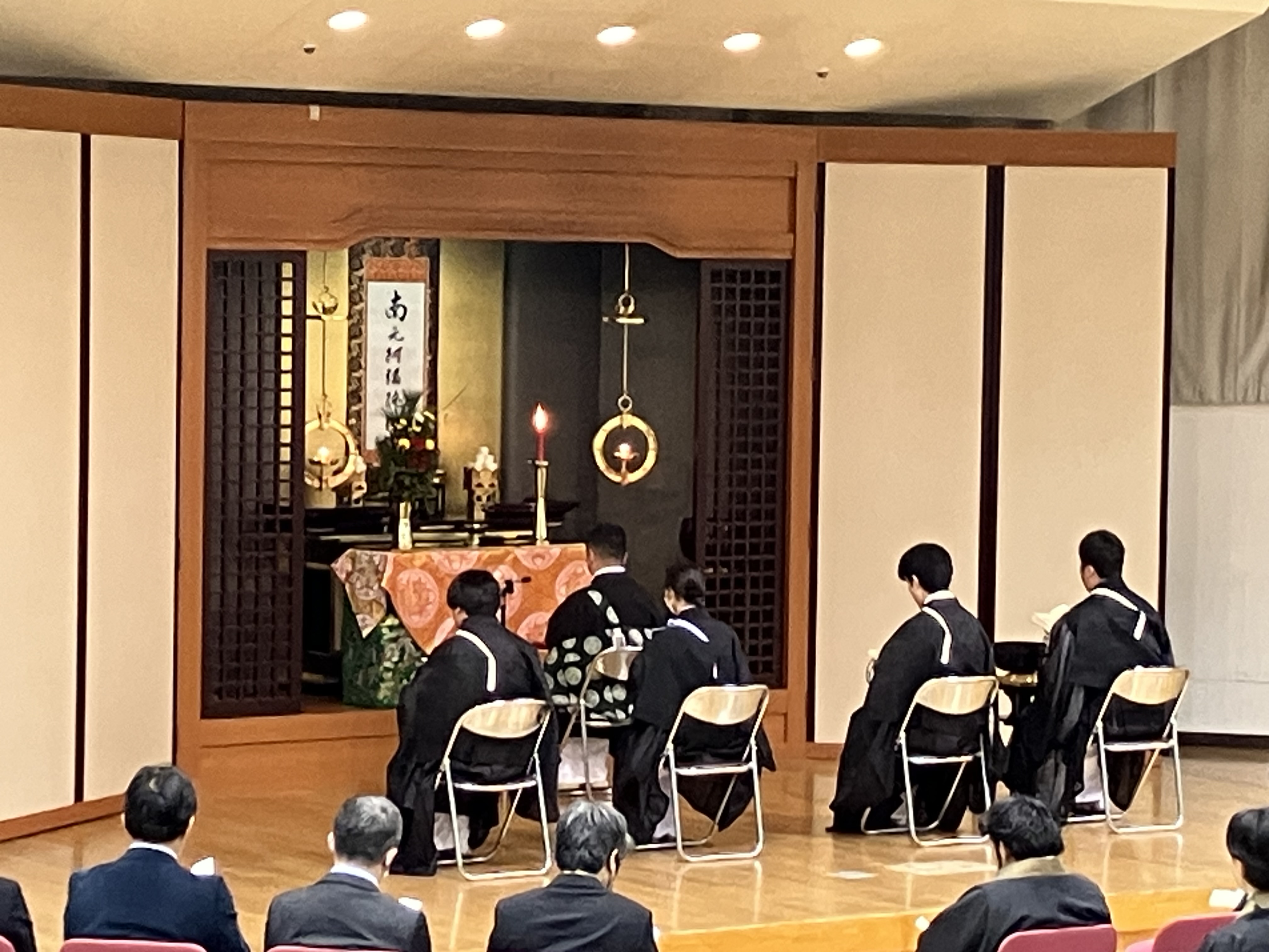 お勤めの様子